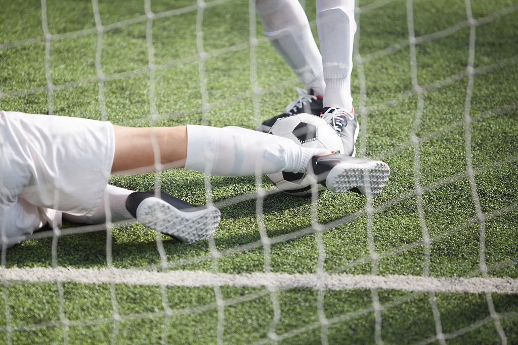 Qual o processo de drenagem de um campo de futebol de Grama Sintética?